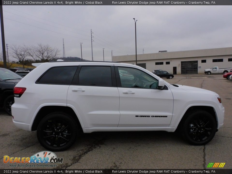 2022 Jeep Grand Cherokee Laredo X 4x4 Bright White / Global Black Photo #4