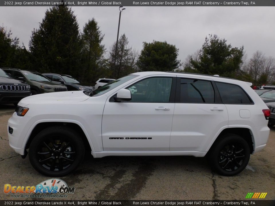 2022 Jeep Grand Cherokee Laredo X 4x4 Bright White / Global Black Photo #9