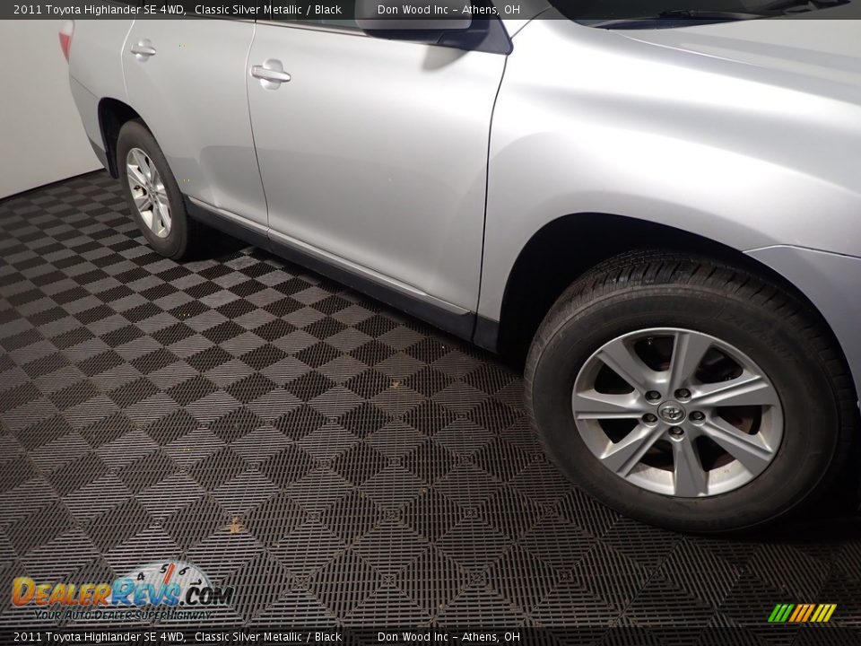 2011 Toyota Highlander SE 4WD Classic Silver Metallic / Black Photo #4