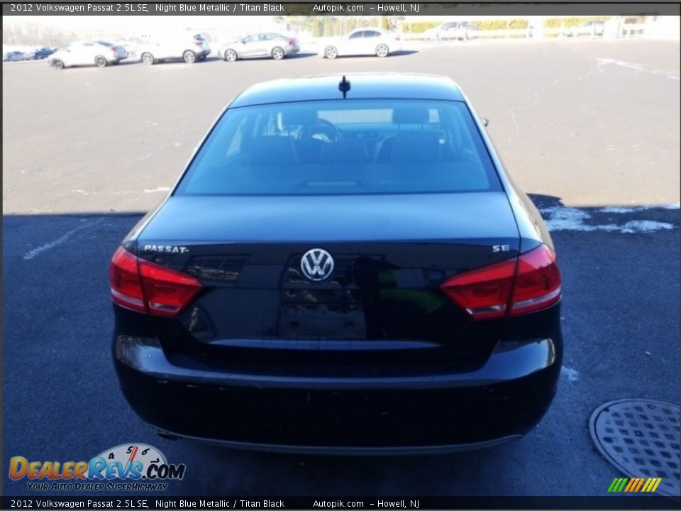 2012 Volkswagen Passat 2.5L SE Night Blue Metallic / Titan Black Photo #5