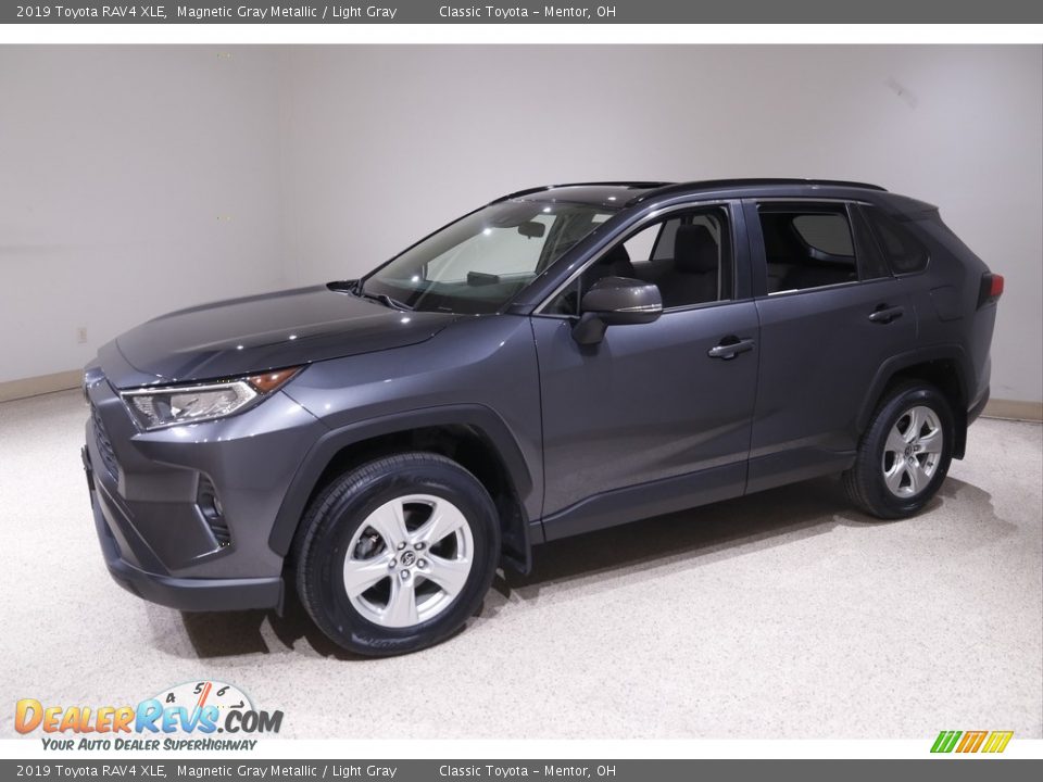 2019 Toyota RAV4 XLE Magnetic Gray Metallic / Light Gray Photo #3