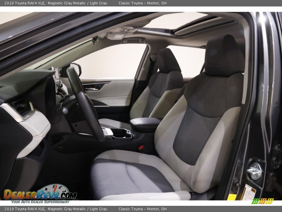 2019 Toyota RAV4 XLE Magnetic Gray Metallic / Light Gray Photo #5
