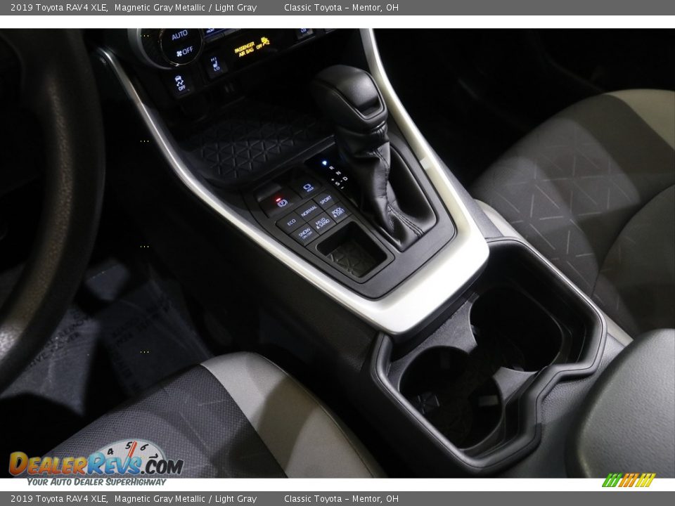 2019 Toyota RAV4 XLE Magnetic Gray Metallic / Light Gray Photo #13