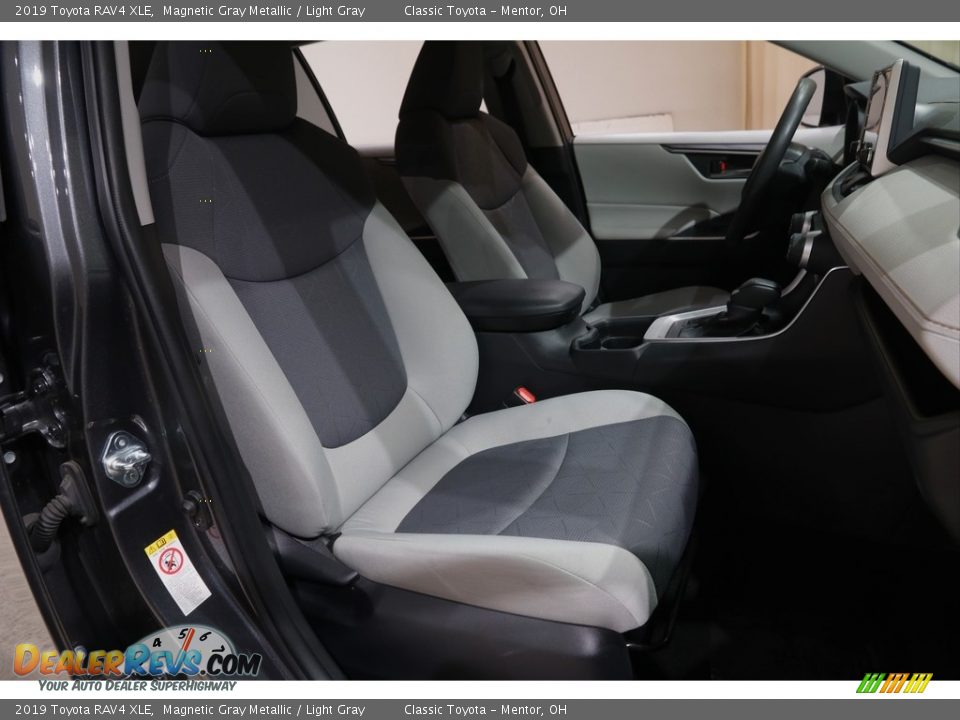 2019 Toyota RAV4 XLE Magnetic Gray Metallic / Light Gray Photo #15