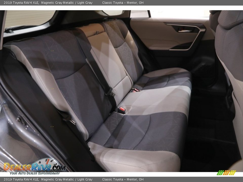 2019 Toyota RAV4 XLE Magnetic Gray Metallic / Light Gray Photo #16