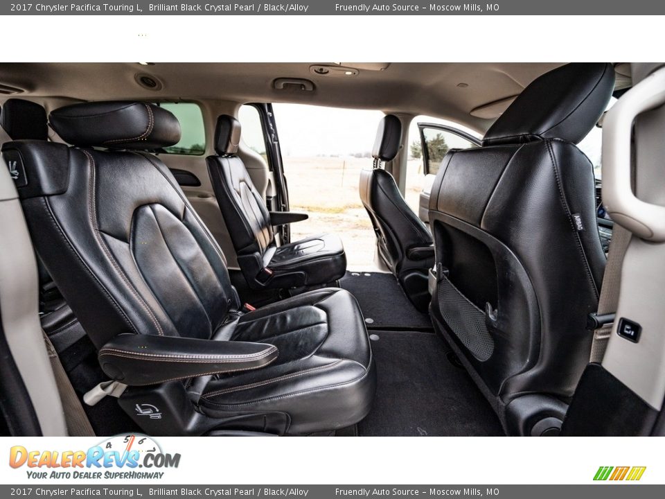 2017 Chrysler Pacifica Touring L Brilliant Black Crystal Pearl / Black/Alloy Photo #24