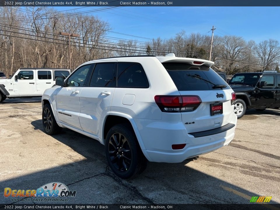 2022 Jeep Grand Cherokee Laredo 4x4 Bright White / Black Photo #9