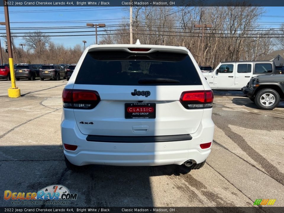 2022 Jeep Grand Cherokee Laredo 4x4 Bright White / Black Photo #10