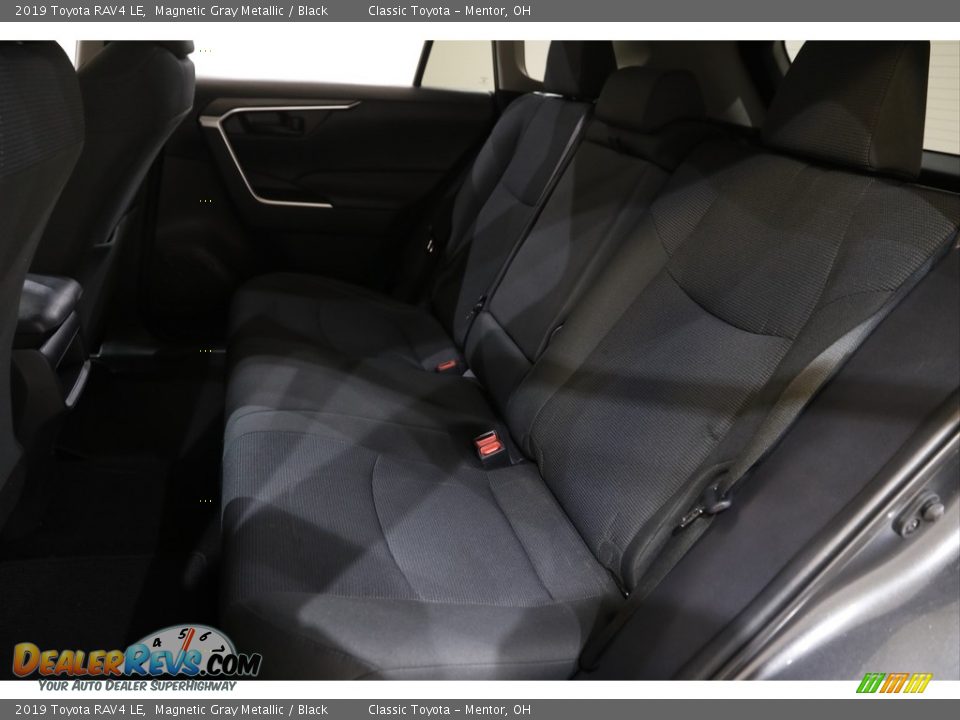 2019 Toyota RAV4 LE Magnetic Gray Metallic / Black Photo #16