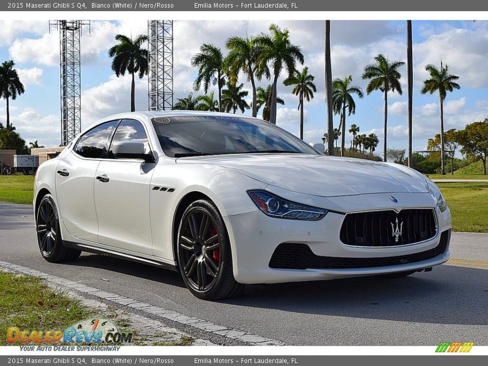 Front 3/4 View of 2015 Maserati Ghibli S Q4 Photo #1