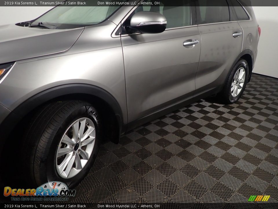 2019 Kia Sorento L Titanium Silver / Satin Black Photo #10