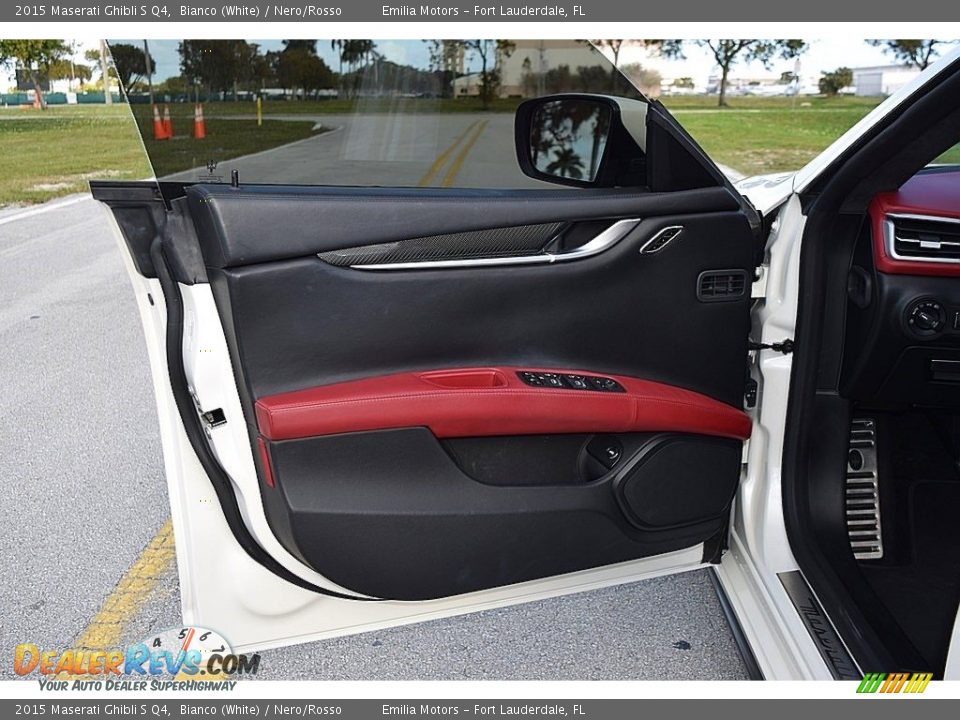 Door Panel of 2015 Maserati Ghibli S Q4 Photo #13