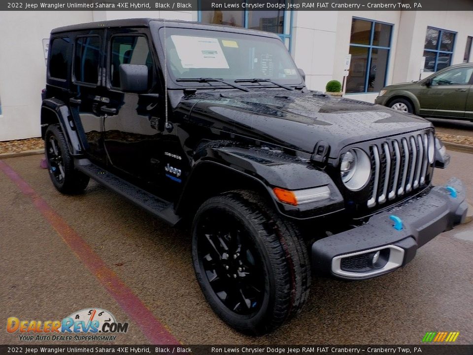 Front 3/4 View of 2022 Jeep Wrangler Unlimited Sahara 4XE Hybrid Photo #3