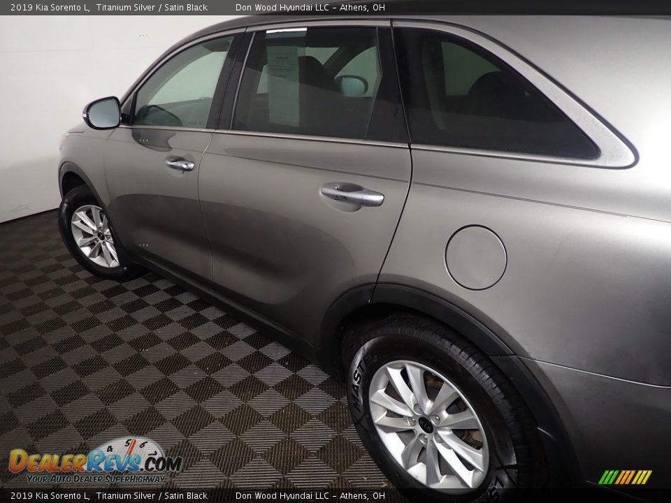 2019 Kia Sorento L Titanium Silver / Satin Black Photo #18