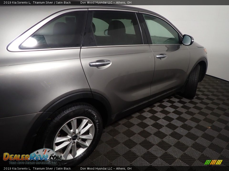 2019 Kia Sorento L Titanium Silver / Satin Black Photo #19