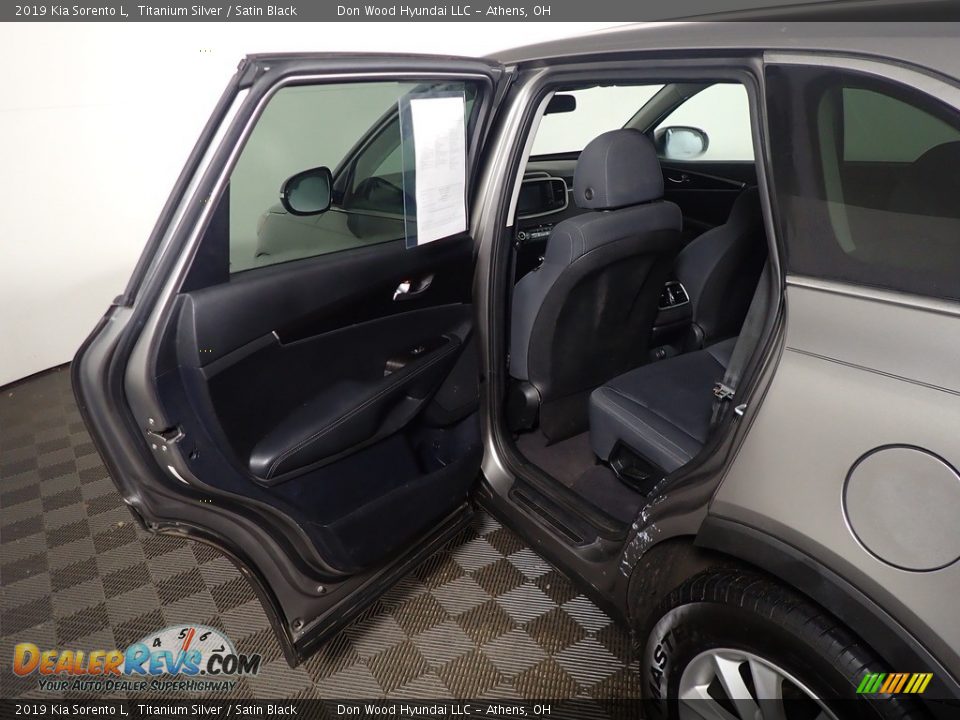 2019 Kia Sorento L Titanium Silver / Satin Black Photo #34