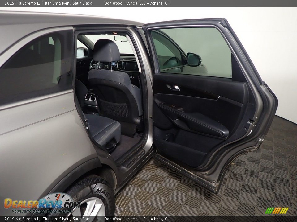 2019 Kia Sorento L Titanium Silver / Satin Black Photo #36