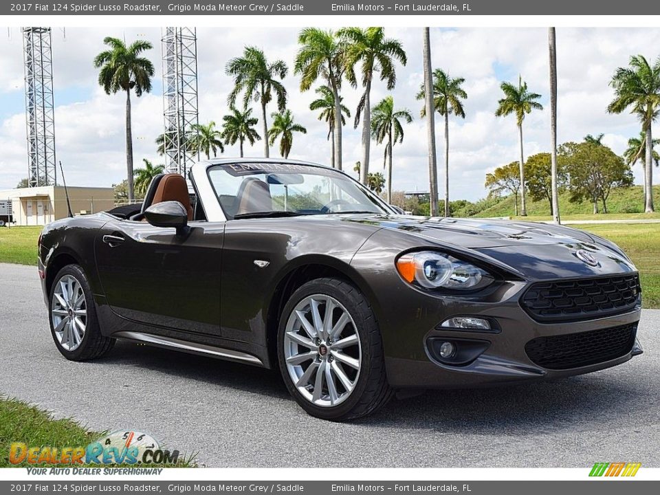 Front 3/4 View of 2017 Fiat 124 Spider Lusso Roadster Photo #1