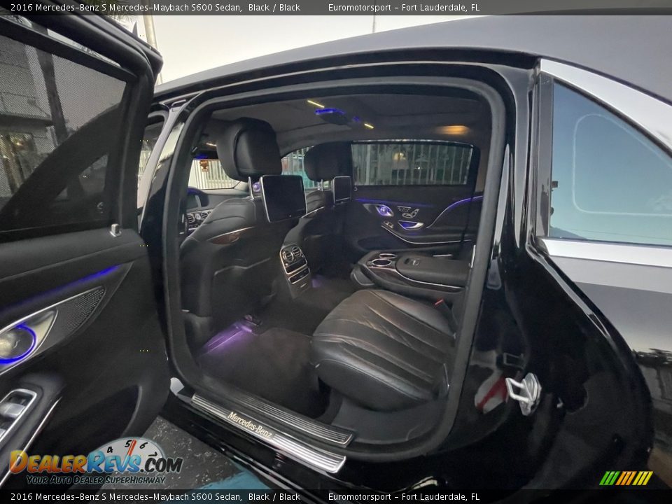 2016 Mercedes-Benz S Mercedes-Maybach S600 Sedan Black / Black Photo #2