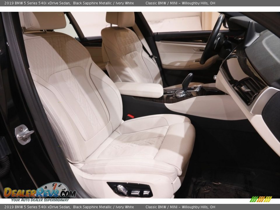 2019 BMW 5 Series 540i xDrive Sedan Black Sapphire Metallic / Ivory White Photo #18
