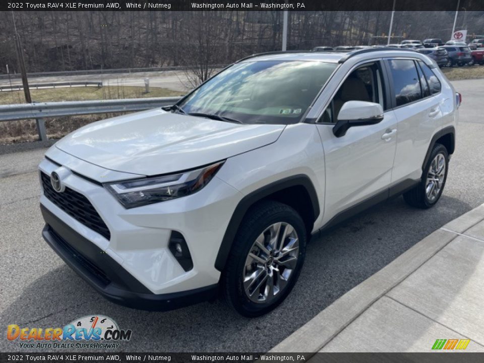 Front 3/4 View of 2022 Toyota RAV4 XLE Premium AWD Photo #7