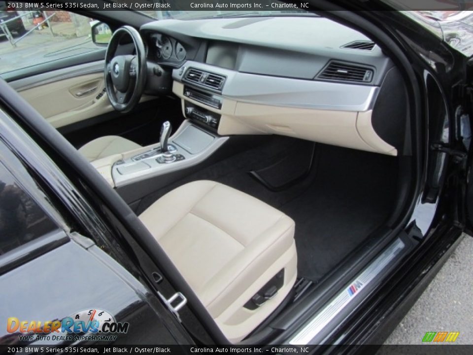 2013 BMW 5 Series 535i Sedan Jet Black / Oyster/Black Photo #21