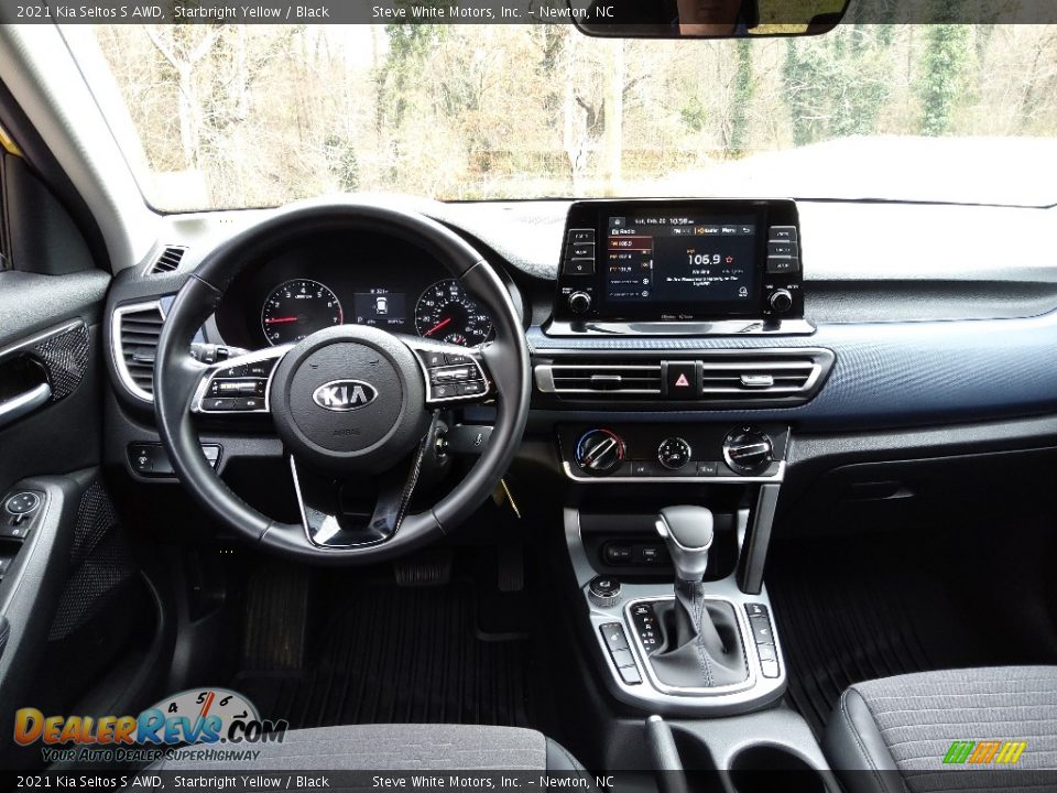 Dashboard of 2021 Kia Seltos S AWD Photo #16