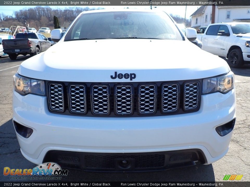 2022 Jeep Grand Cherokee Laredo X 4x4 Bright White / Global Black Photo #9
