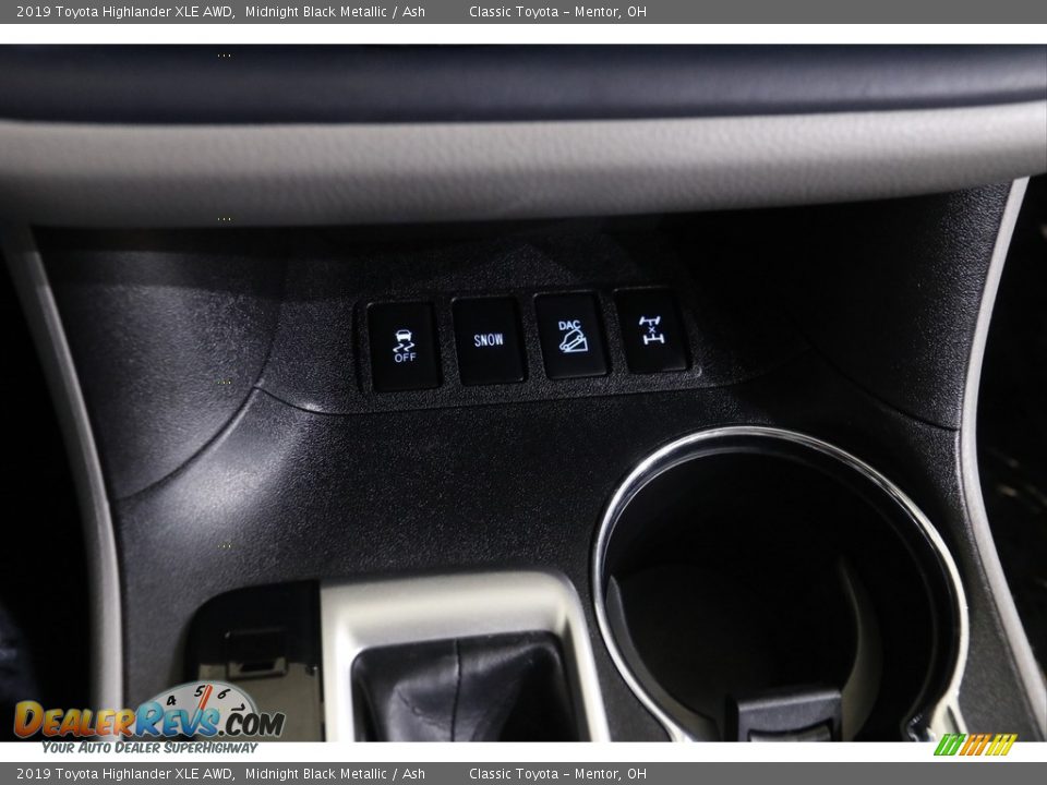 2019 Toyota Highlander XLE AWD Midnight Black Metallic / Ash Photo #14