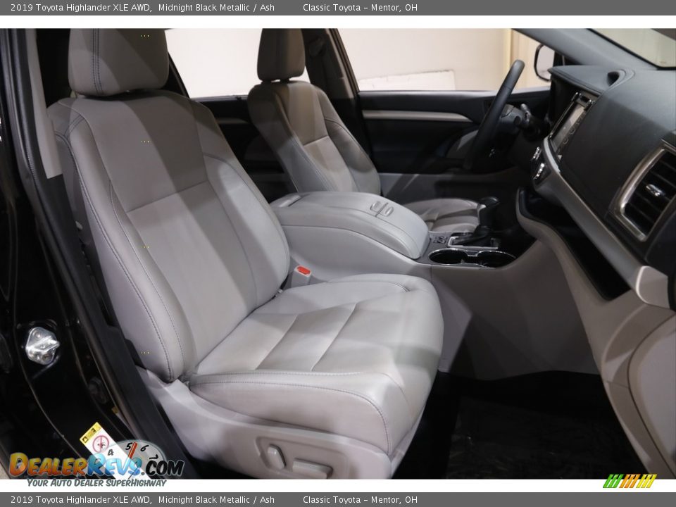 2019 Toyota Highlander XLE AWD Midnight Black Metallic / Ash Photo #15