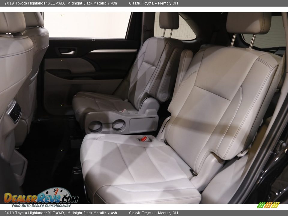 2019 Toyota Highlander XLE AWD Midnight Black Metallic / Ash Photo #17