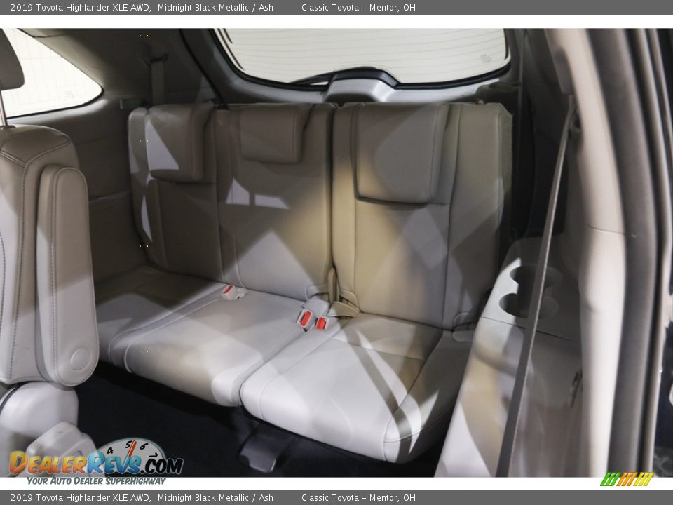 2019 Toyota Highlander XLE AWD Midnight Black Metallic / Ash Photo #18