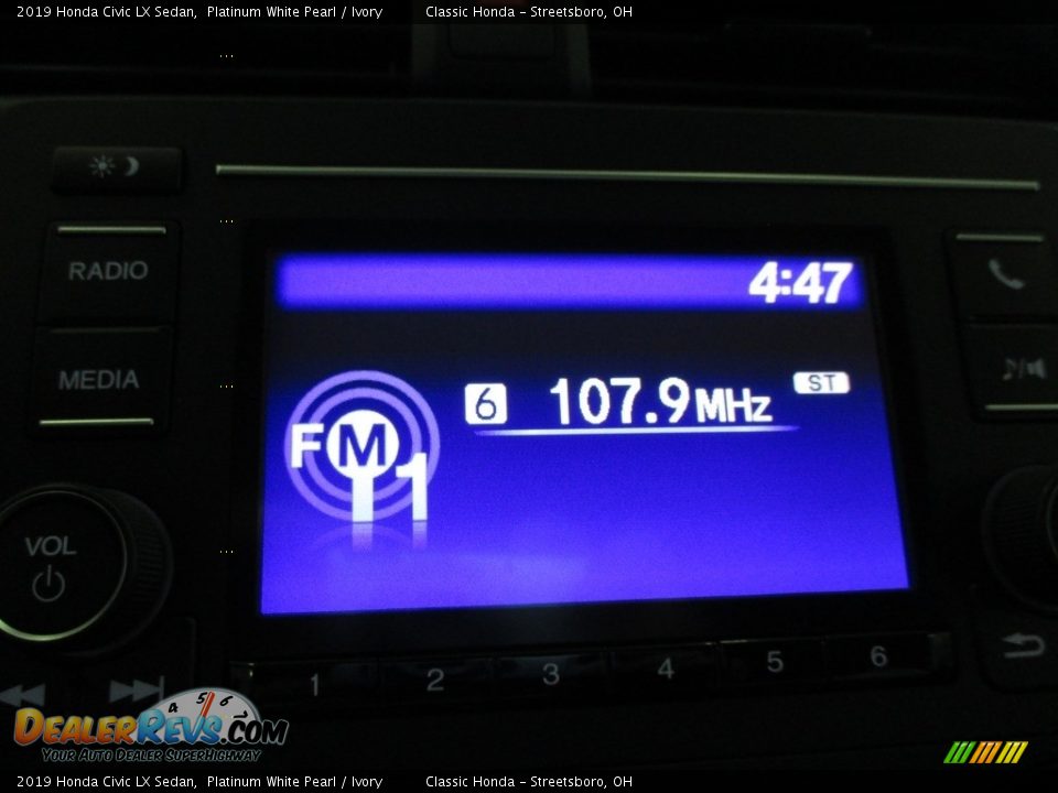2019 Honda Civic LX Sedan Platinum White Pearl / Ivory Photo #36