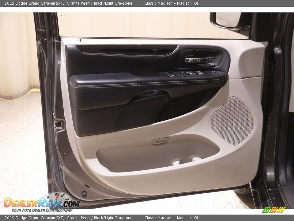 2019 Dodge Grand Caravan SXT Granite Pearl / Black/Light Graystone Photo #4