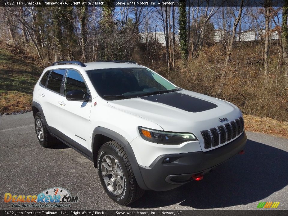 Front 3/4 View of 2022 Jeep Cherokee Trailhawk 4x4 Photo #4
