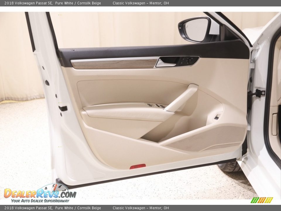 2018 Volkswagen Passat SE Pure White / Cornsilk Beige Photo #4