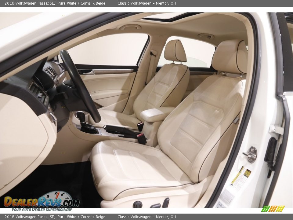 2018 Volkswagen Passat SE Pure White / Cornsilk Beige Photo #5