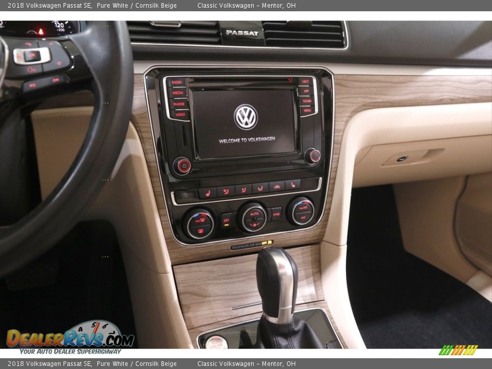 2018 Volkswagen Passat SE Pure White / Cornsilk Beige Photo #9