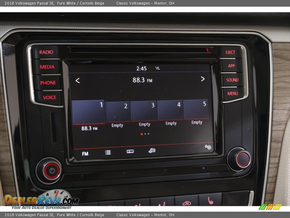 2018 Volkswagen Passat SE Pure White / Cornsilk Beige Photo #10