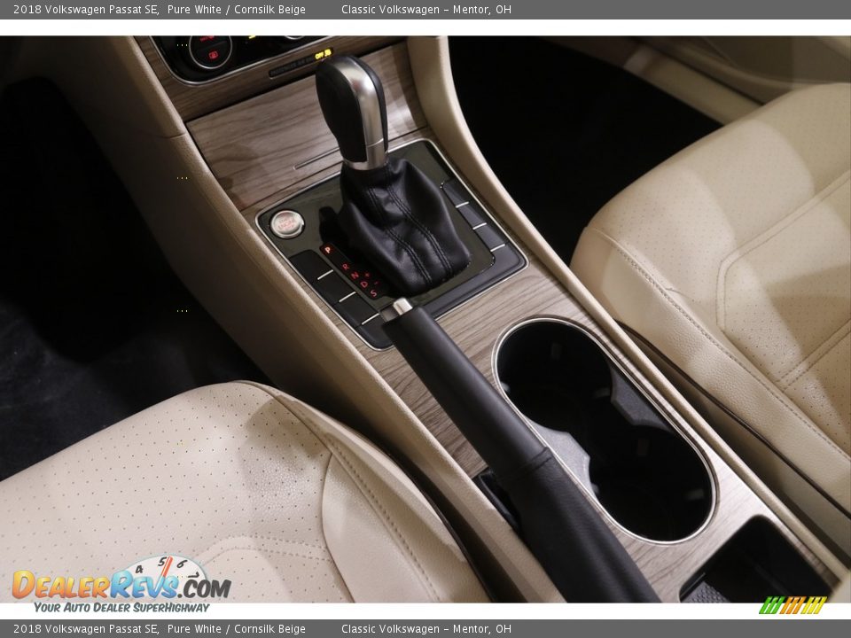 2018 Volkswagen Passat SE Pure White / Cornsilk Beige Photo #12