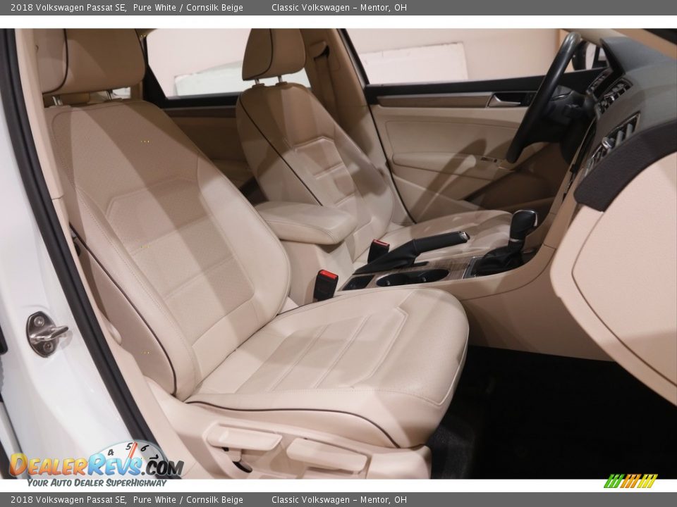 2018 Volkswagen Passat SE Pure White / Cornsilk Beige Photo #13
