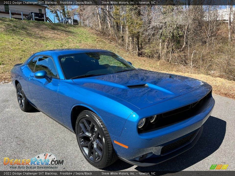 Front 3/4 View of 2022 Dodge Challenger SXT Blacktop Photo #4