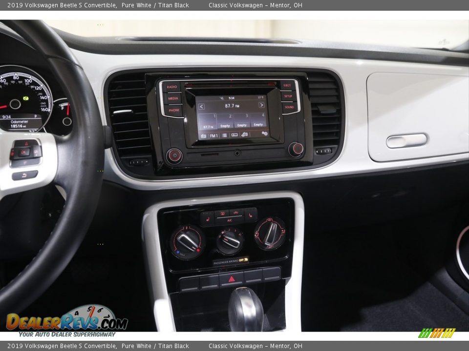 2019 Volkswagen Beetle S Convertible Pure White / Titan Black Photo #10