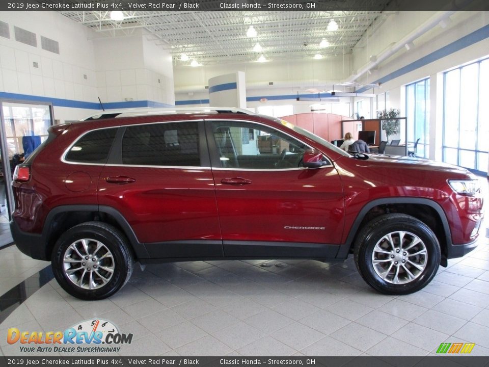 2019 Jeep Cherokee Latitude Plus 4x4 Velvet Red Pearl / Black Photo #4