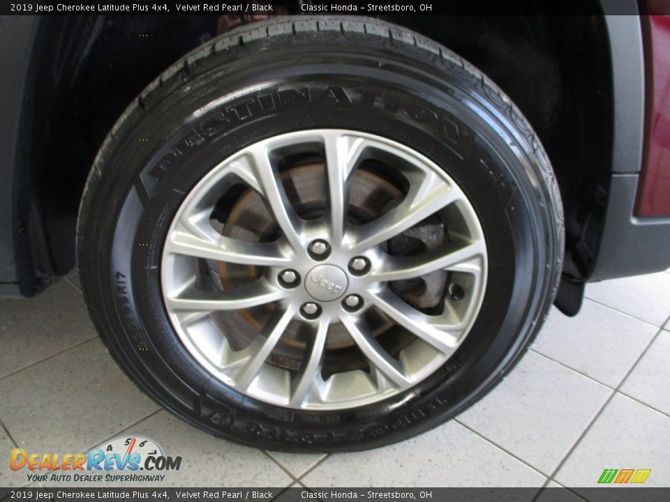 2019 Jeep Cherokee Latitude Plus 4x4 Velvet Red Pearl / Black Photo #5