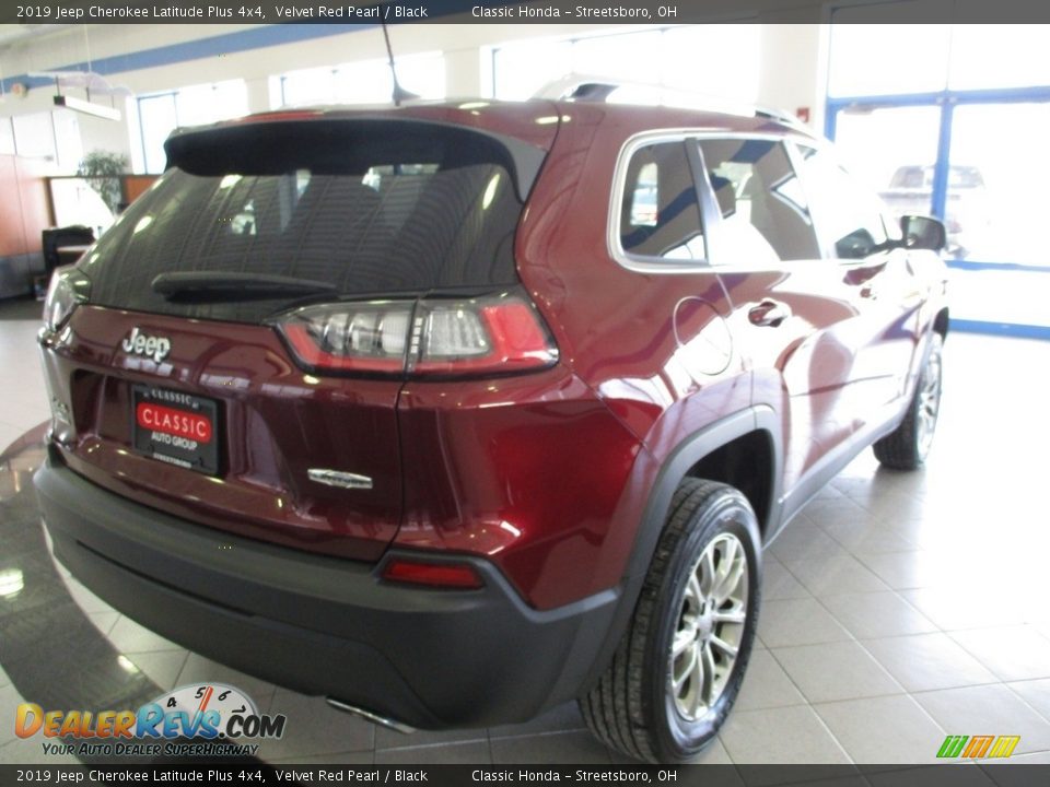 2019 Jeep Cherokee Latitude Plus 4x4 Velvet Red Pearl / Black Photo #7