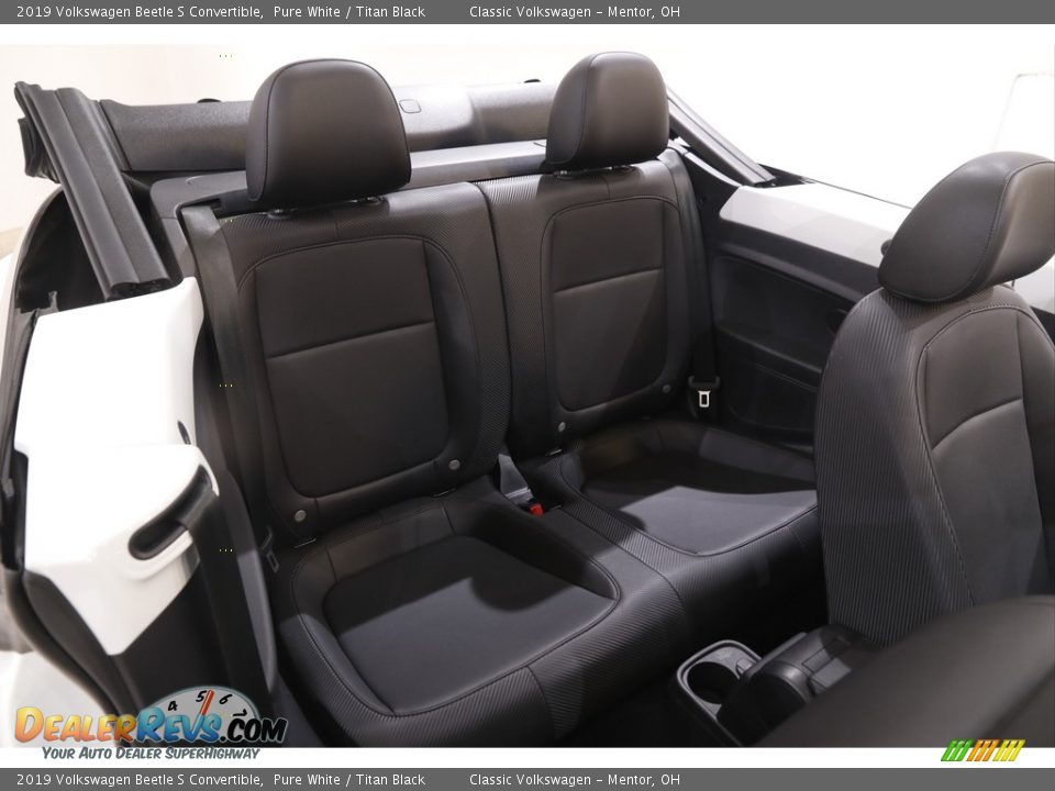 2019 Volkswagen Beetle S Convertible Pure White / Titan Black Photo #16