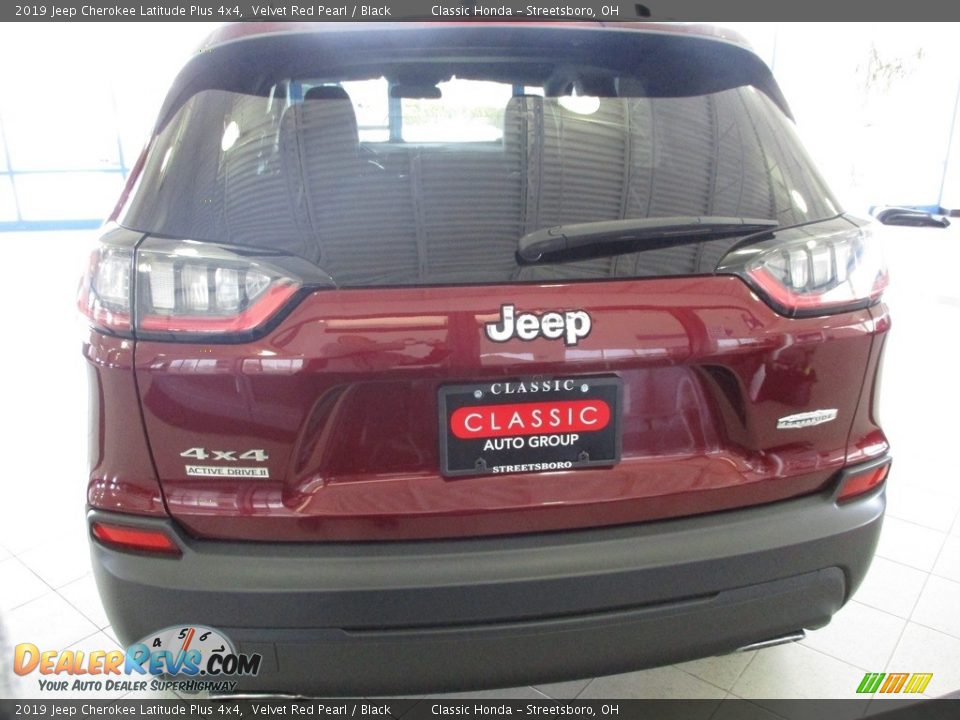2019 Jeep Cherokee Latitude Plus 4x4 Velvet Red Pearl / Black Photo #8