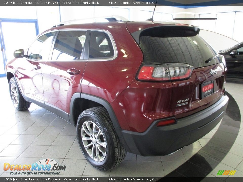 2019 Jeep Cherokee Latitude Plus 4x4 Velvet Red Pearl / Black Photo #9