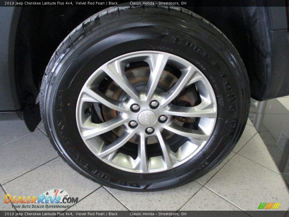 2019 Jeep Cherokee Latitude Plus 4x4 Velvet Red Pearl / Black Photo #11